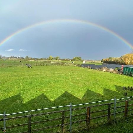 Hanaverian Suit With Amazing Views Of Stud Farm. Driffield المظهر الخارجي الصورة